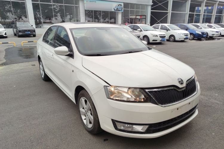 Used Skoda Rapid 2015 1.6L Manual Smart Selection Model Front Right 45 Deg