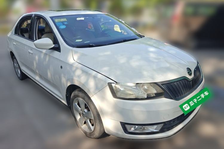 Used Skoda Rapid 2015 1.6L Automatic Smart Selection Model Front Right 45 Deg