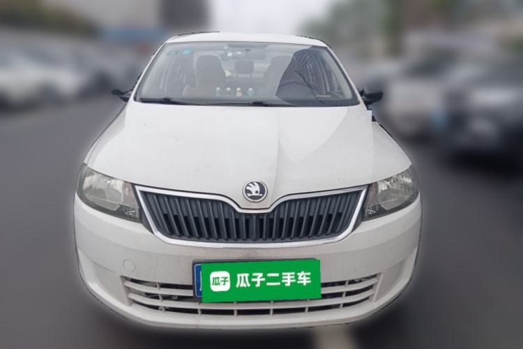 Used Skoda Rapid 2015 1.6L Manual Le Xuan Model Front