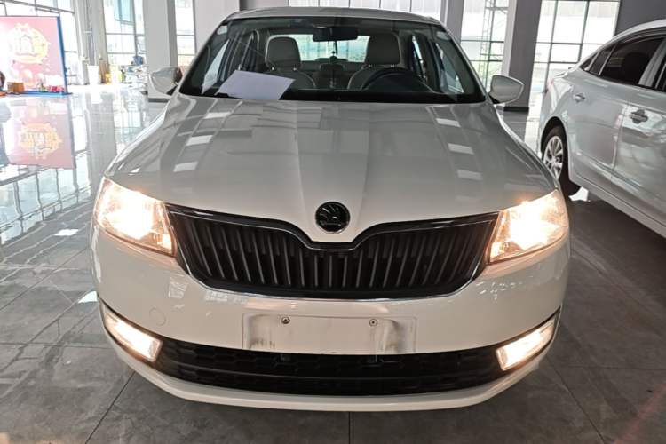 Used Skoda Rapid 2015 1.6L Automatic Smart Selection Model Front