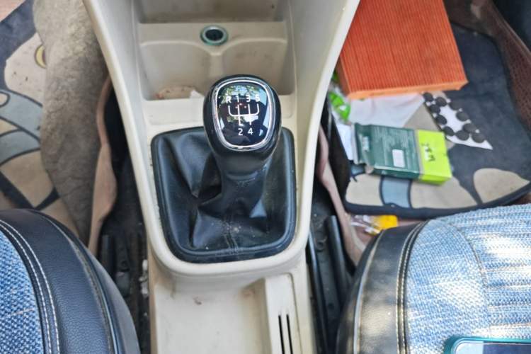 Used Skoda Rapid 2015 1.6L Manual Smart Selection Model Gear Lever