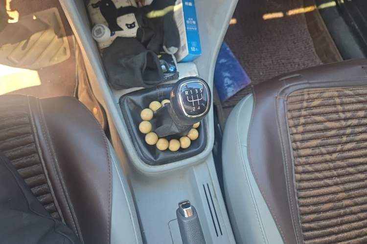 Used Skoda Rapid 2015 1.6L Automatic Smart Selection Model Gear Lever
