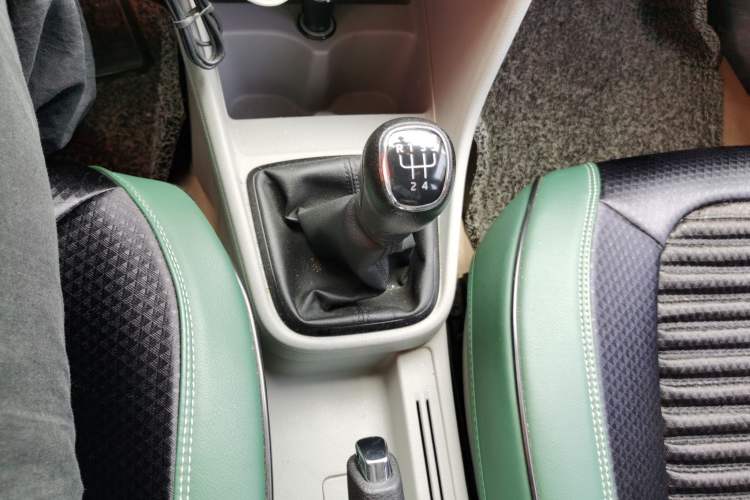 Used Skoda Rapid 2015 1.4L Manual Smart Selection Model Gear Lever