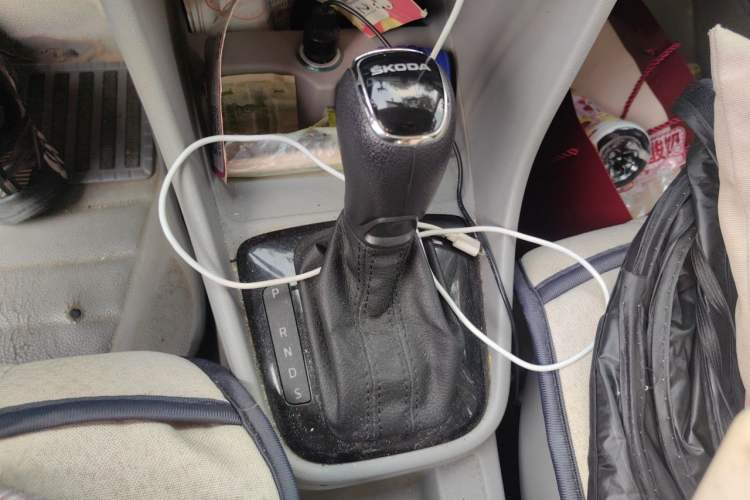 Used Skoda Rapid 2015 1.6L Automatic Smart Selection Model Gear Lever