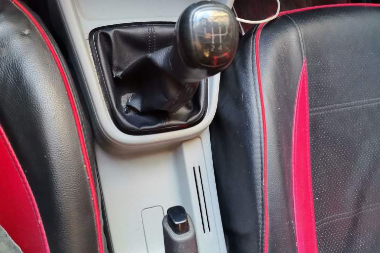 Used Skoda Rapid 2015 1.4L Manual Enjoyment Model Gear Lever