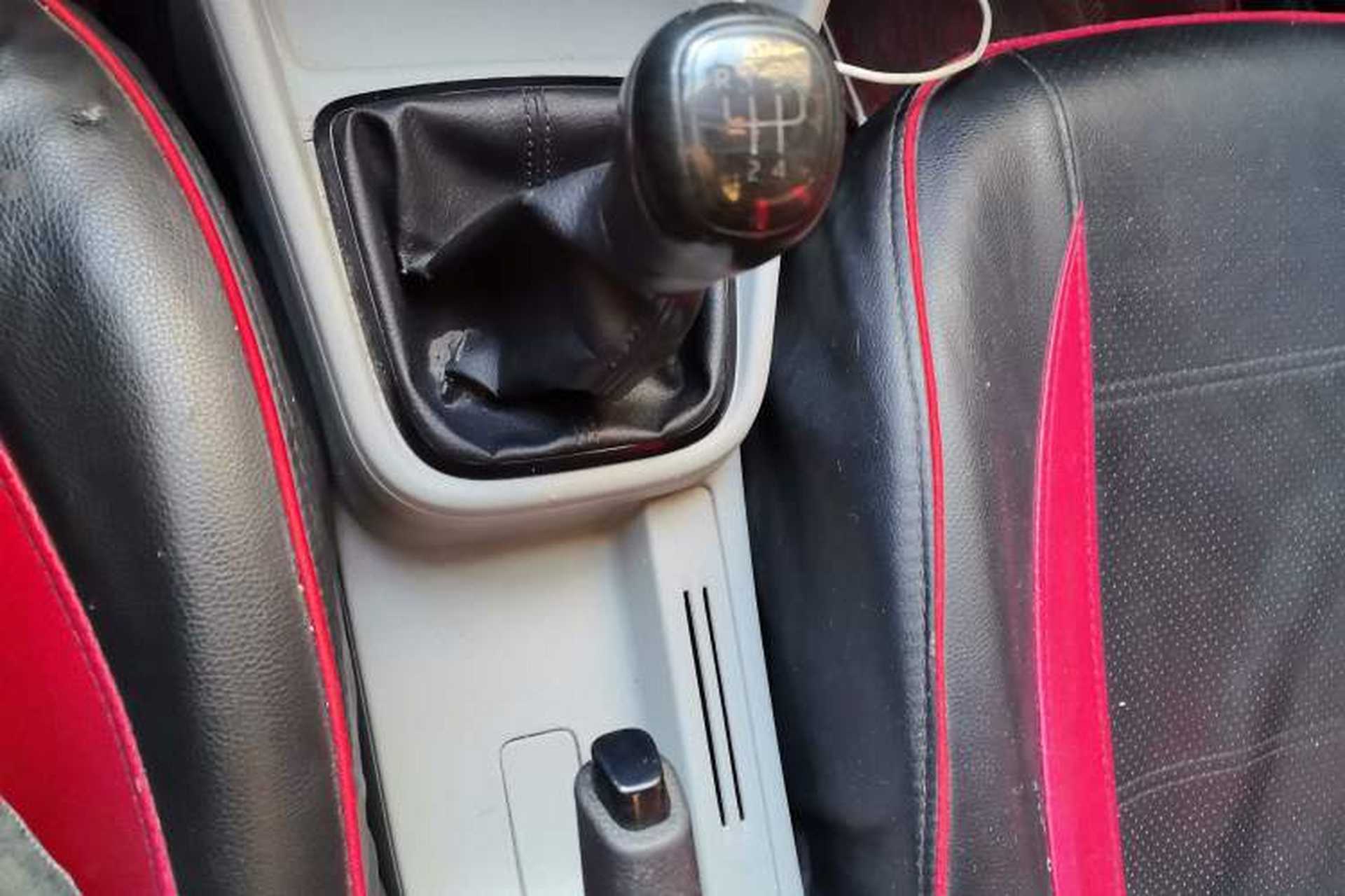 Used Skoda Rapid 2015 1.4L Manual Enjoyment Model Gear Lever