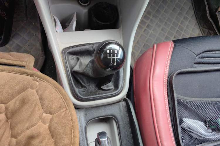 Used Skoda Rapid 2015 1.4L Manual Enjoyment Model Gear Lever