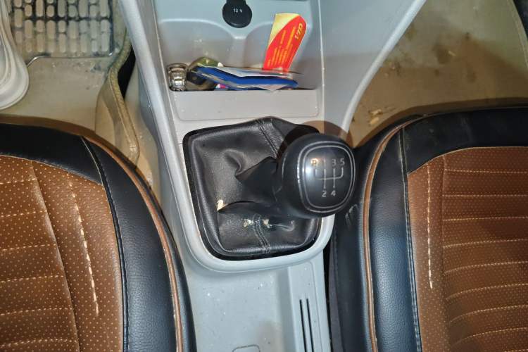 Used Skoda Rapid 2015 1.4L Manual Enjoyment Model Gear Lever