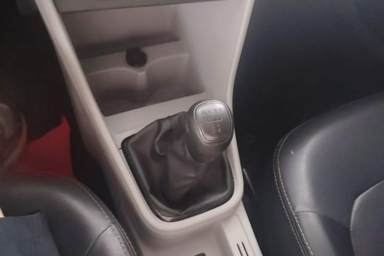 Used Skoda Rapid 2015 1.6L Manual Le Xuan Model Gear Lever