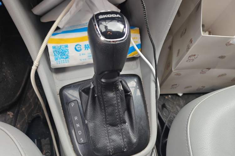 Used Skoda Rapid 2015 1.6L Automatic Smart Selection Model Gear Lever