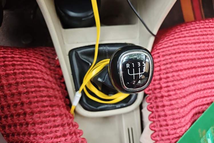 Used Skoda Rapid 2015 1.4L Manual Smart Selection Model Gear Lever