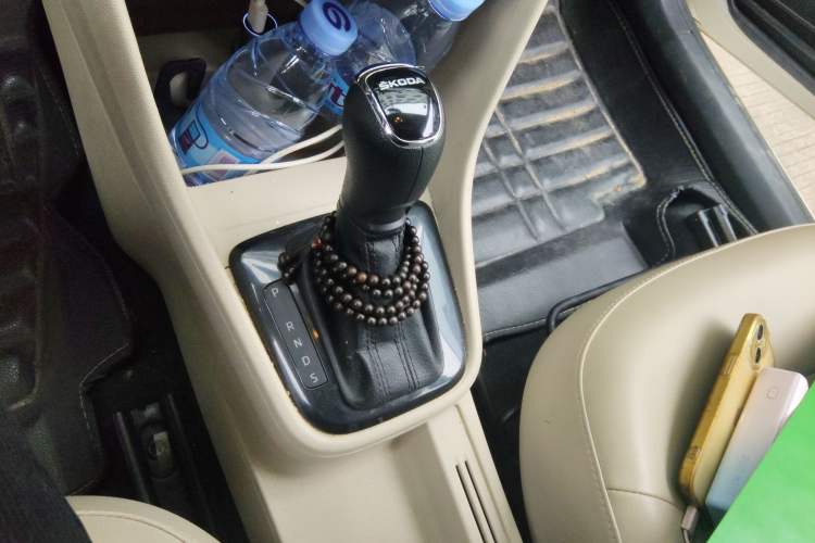 Used Skoda Rapid 2015 1.6L Automatic Smart Selection Model Gear Lever