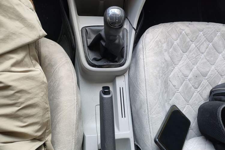 Used Skoda Rapid 2015 1.4L Manual Enjoyment Model Gear Lever