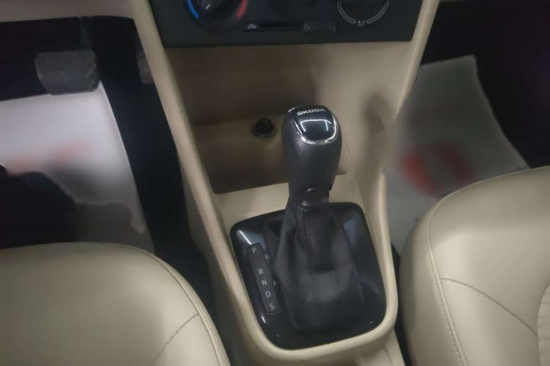 Used Skoda Rapid 2015 1.6L Automatic Smart Selection Model Gear Lever