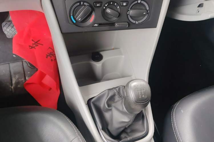 Used Skoda Rapid 2015 1.6L Manual Le Xuan Model Gear Lever