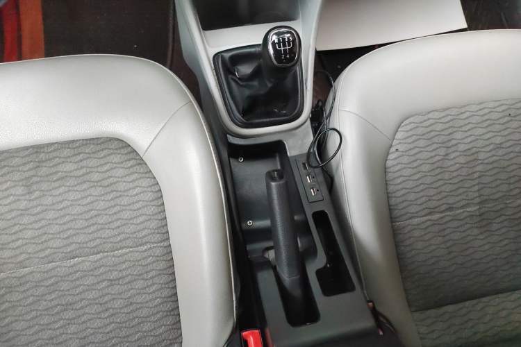 Used Skoda Rapid 2015 1.6L Manual Smart Selection Model Gear Lever