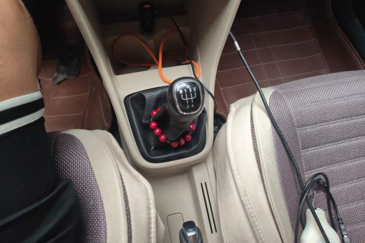 Used Skoda Rapid 2015 1.6L Manual Smart Selection Model Gear Lever