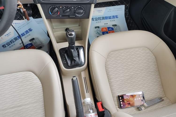 Used Skoda Rapid 2015 1.6L Automatic Smart Selection Model Gear Lever