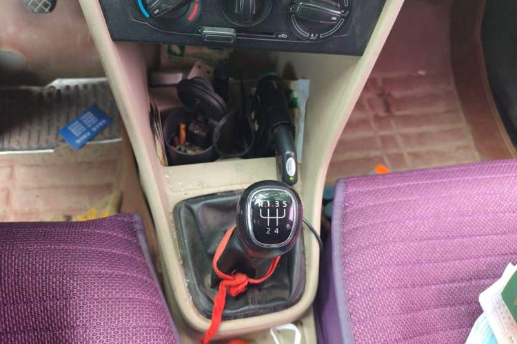 Used Skoda Rapid 2015 1.6L Manual Smart Selection Model Gear Lever