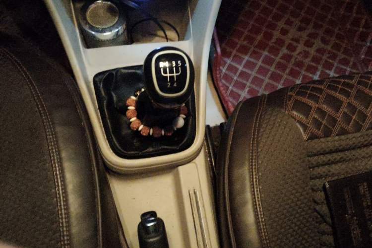 Used Skoda Rapid 2015 1.6L Manual Smart Selection Model Gear Lever