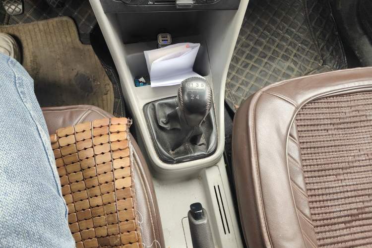 Used Skoda Rapid 2015 1.4L Manual Enjoyment Model Gear Lever