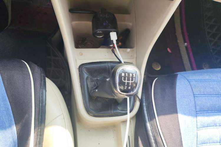Used Skoda Rapid 2015 1.6L Manual Smart Selection Model Gear Lever