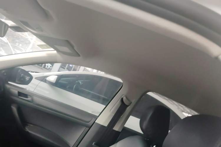 Used Skoda Rapid 2015 1.6L Manual Le Xuan Model Headliner