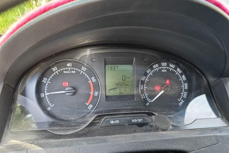 Used Skoda Rapid 2015 1.6L Manual Smart Selection Model Instrument Cluster