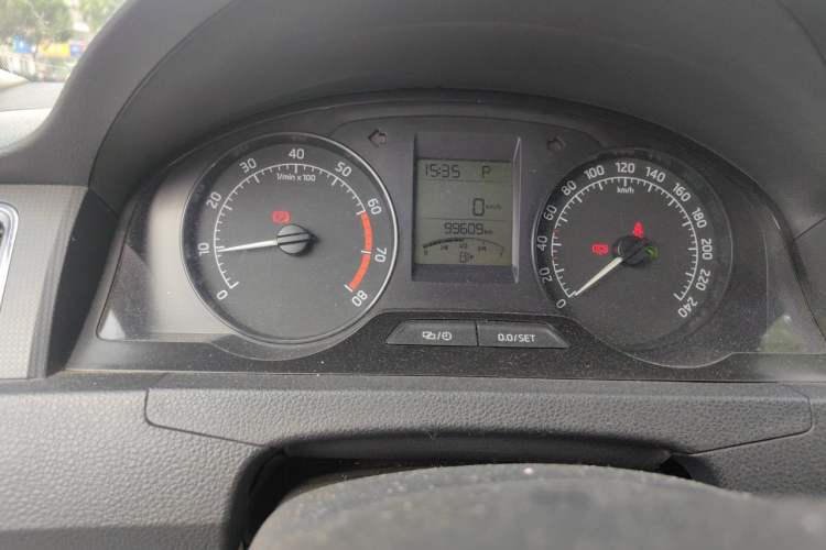 Used Skoda Rapid 2015 1.6L Automatic Smart Selection Model Instrument Cluster