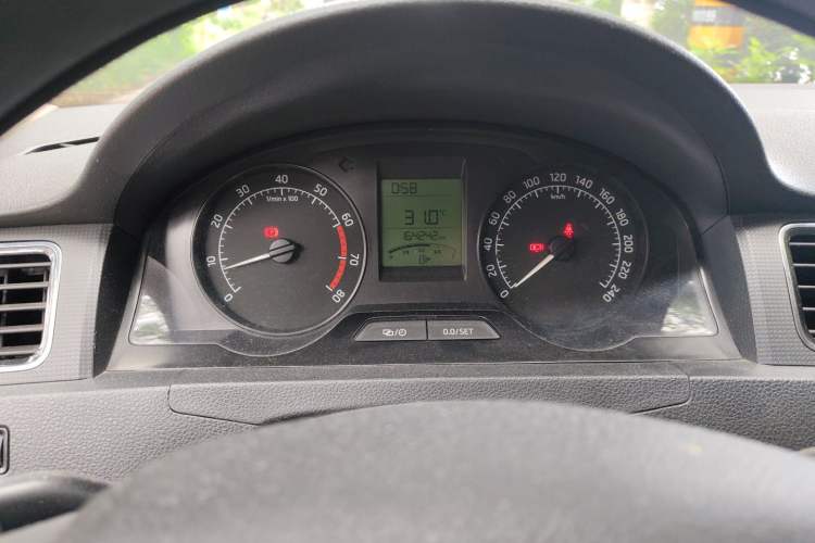 Used Skoda Rapid 2015 1.6L Manual Smart Selection Model Instrument Cluster