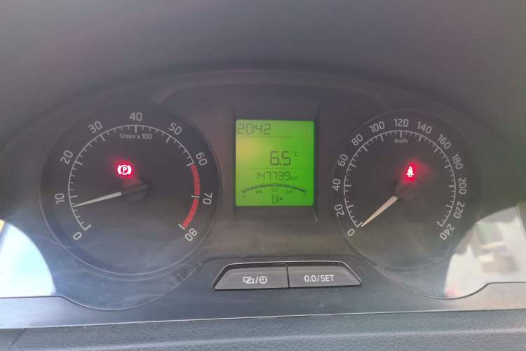 Used Skoda Rapid 2015 1.4L Manual Enjoyment Model Instrument Cluster
