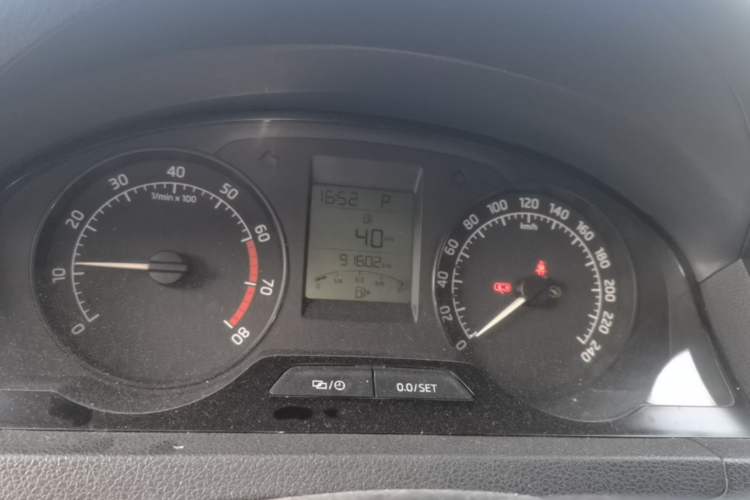Used Skoda Rapid 2015 1.6L Automatic Smart Selection Model Instrument Cluster