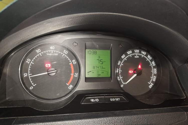 Used Skoda Rapid 2015 1.6L Manual Smart Selection Model Instrument Cluster