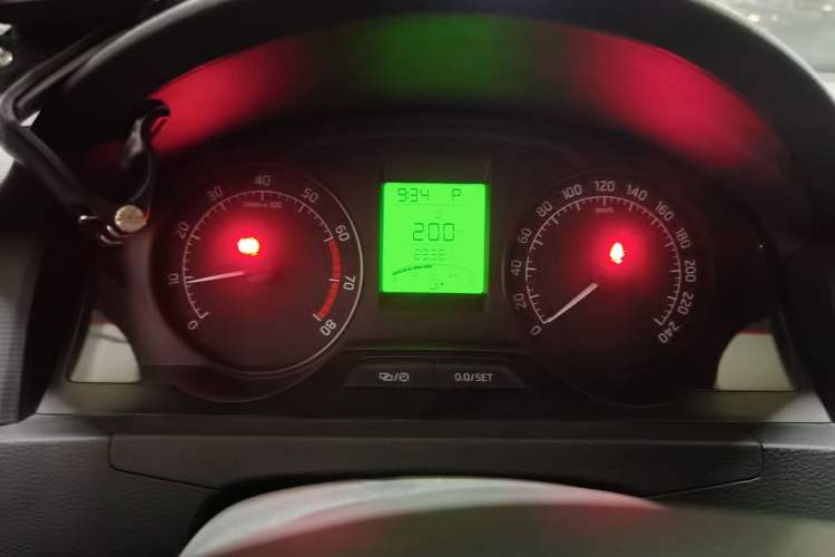 Used Skoda Rapid 2015 1.6L Automatic Smart Selection Model Instrument Cluster