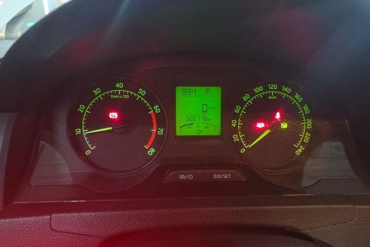 Used Skoda Rapid 2015 1.6L Automatic Smart Selection Model Instrument Cluster