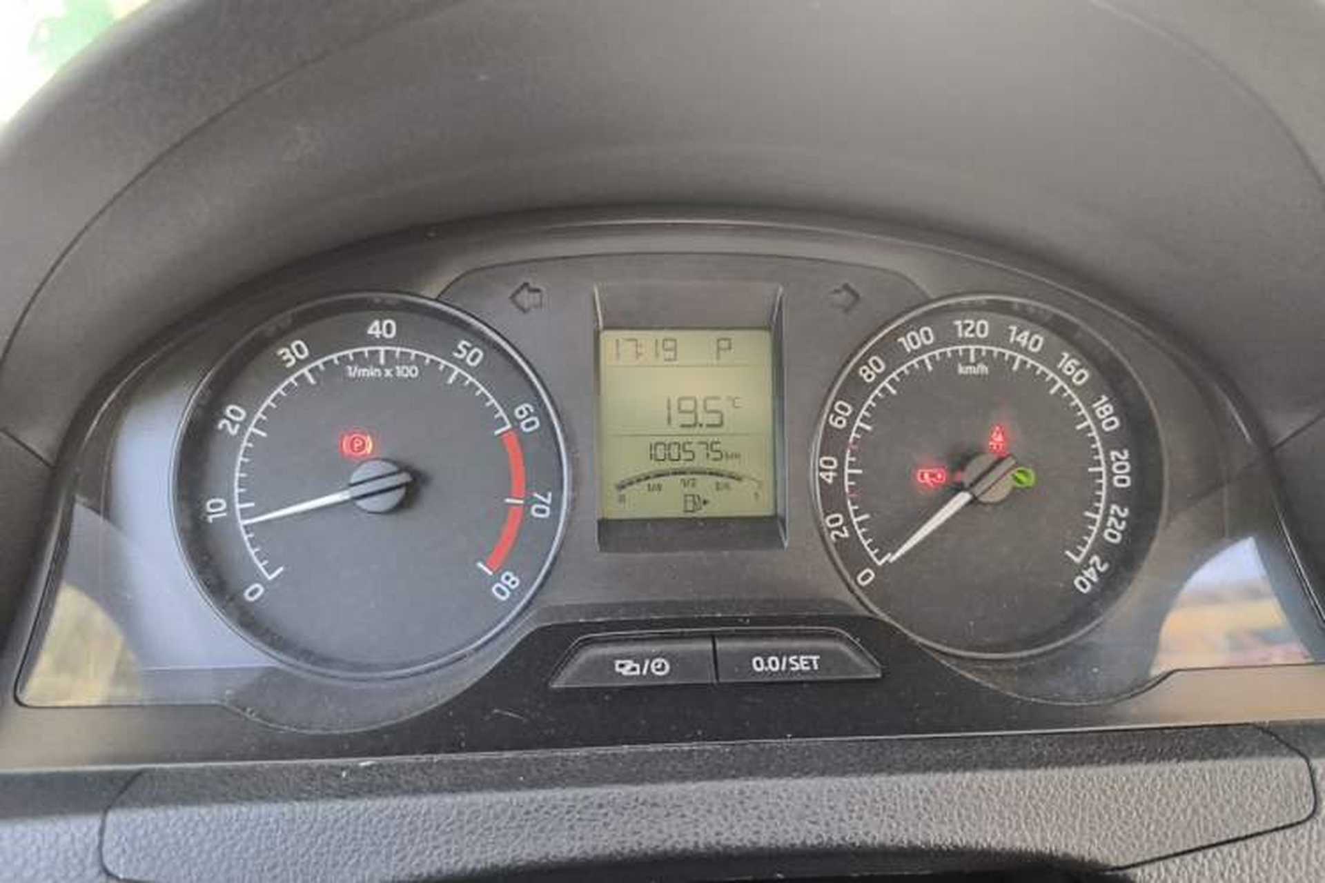 Used Skoda Rapid 2015 1.6L Automatic Enjoyment Selection Model Instrument Cluster