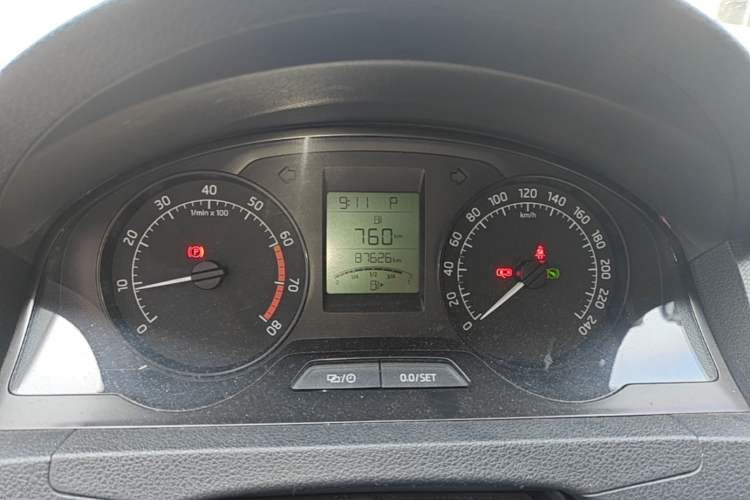 Used Skoda Rapid 2015 1.6L Automatic Smart Selection Model Instrument Cluster
