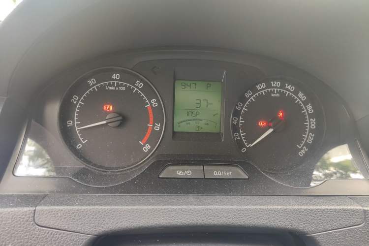 Used Skoda Rapid 2015 1.6L Automatic Smart Selection Model Instrument Cluster