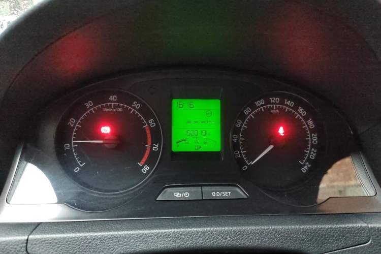 Used Skoda Rapid 2015 1.6L Manual Smart Selection Model Instrument Cluster