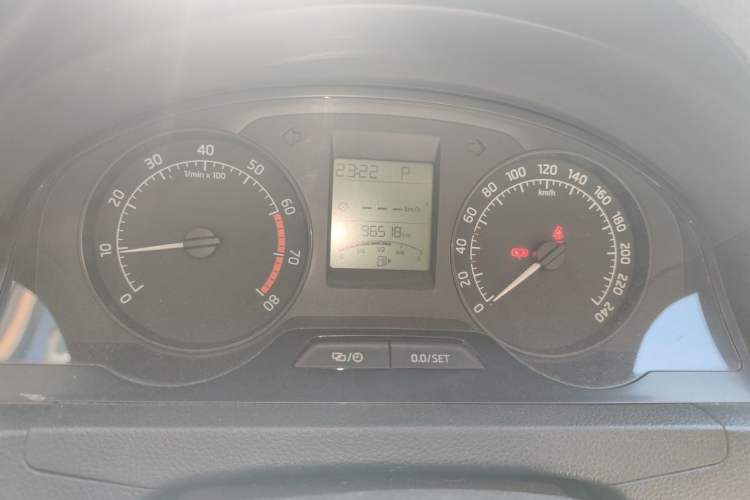 Used Skoda Rapid 2015 1.6L Automatic Smart Selection Model Instrument Cluster