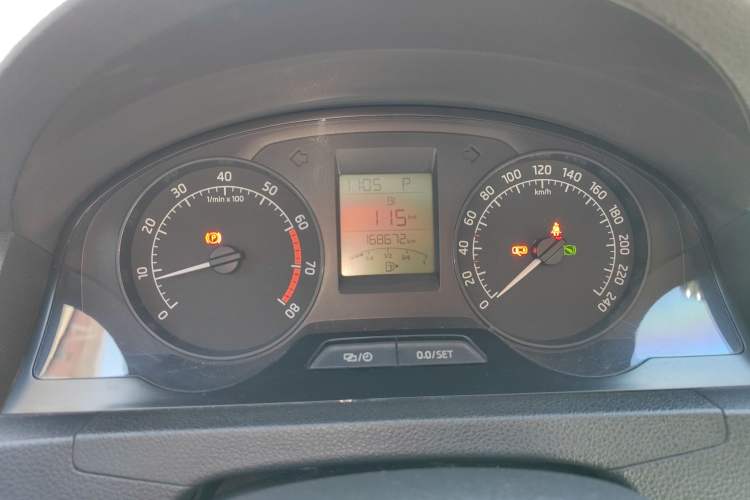 Used Skoda Rapid 2015 1.6L Automatic Smart Selection Model Instrument Cluster