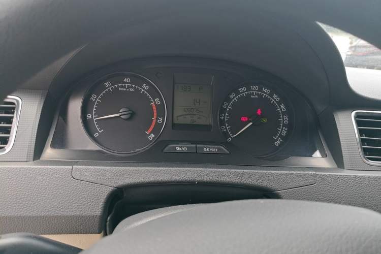 Used Skoda Rapid 2015 1.6L Automatic Smart Selection Model Instrument Cluster