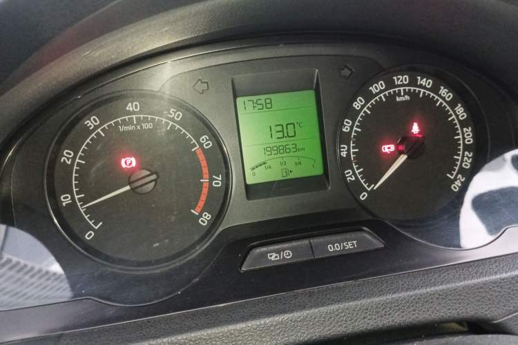 Used Skoda Rapid 2015 1.6L Manual Le Xuan Model Instrument Cluster