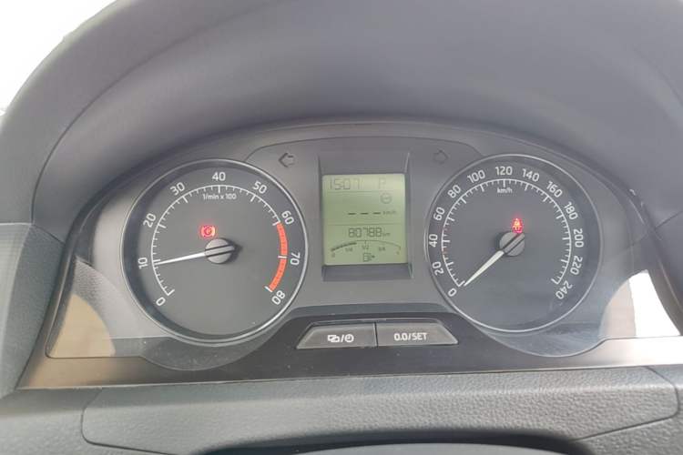 Used Skoda Rapid 2015 1.6L Automatic Smart Selection Model Instrument Cluster