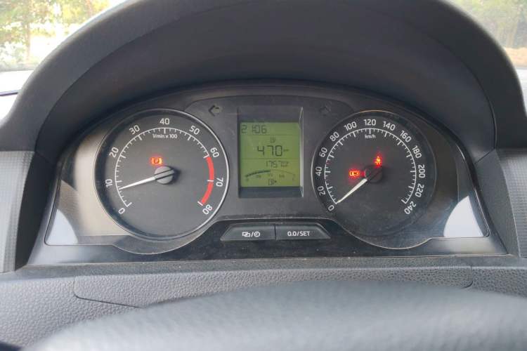 Used Skoda Rapid 2015 1.6L Manual Smart Selection Model Instrument Cluster