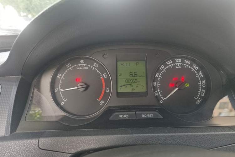 Used Skoda Rapid 2015 1.6L Automatic Smart Selection Model Instrument Cluster