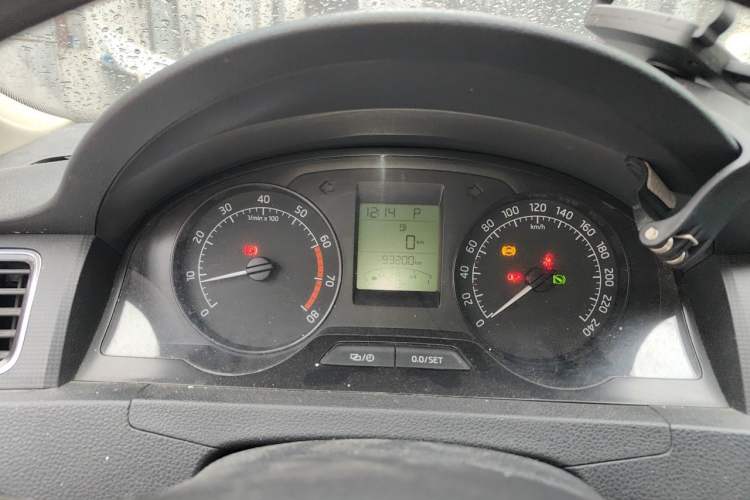 Used Skoda Rapid 2015 1.6L Automatic Smart Selection Model Instrument Cluster