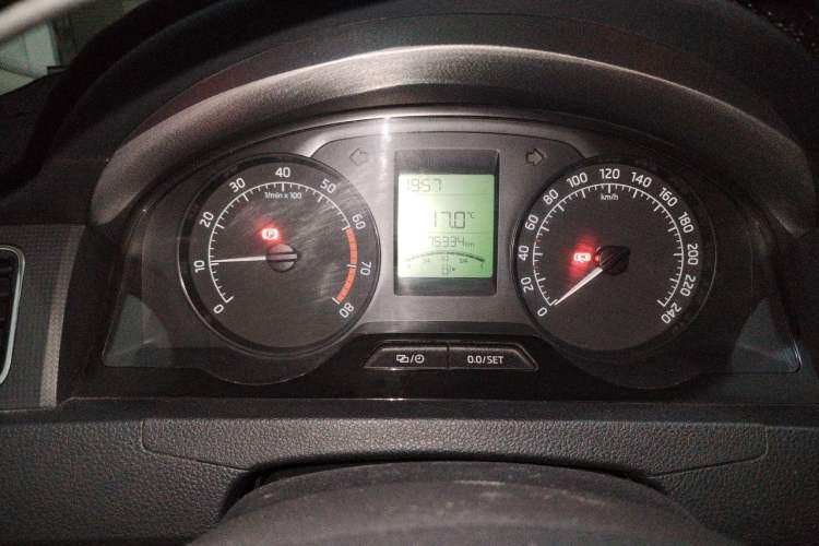 Used Skoda Rapid 2015 1.6L Manual Smart Selection Model Instrument Cluster