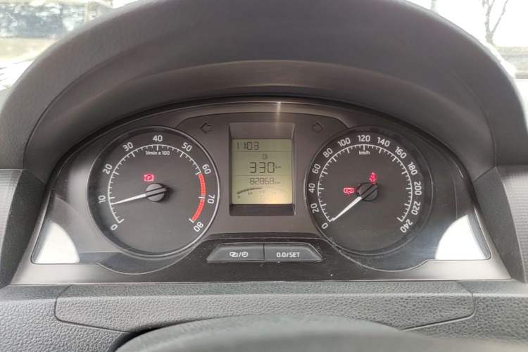 Used Skoda Rapid 2015 1.6L Manual Smart Selection Model Instrument Cluster