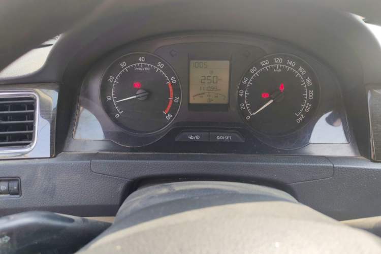 Used Skoda Rapid 2015 1.6L Manual Smart Selection Model Instrument Cluster